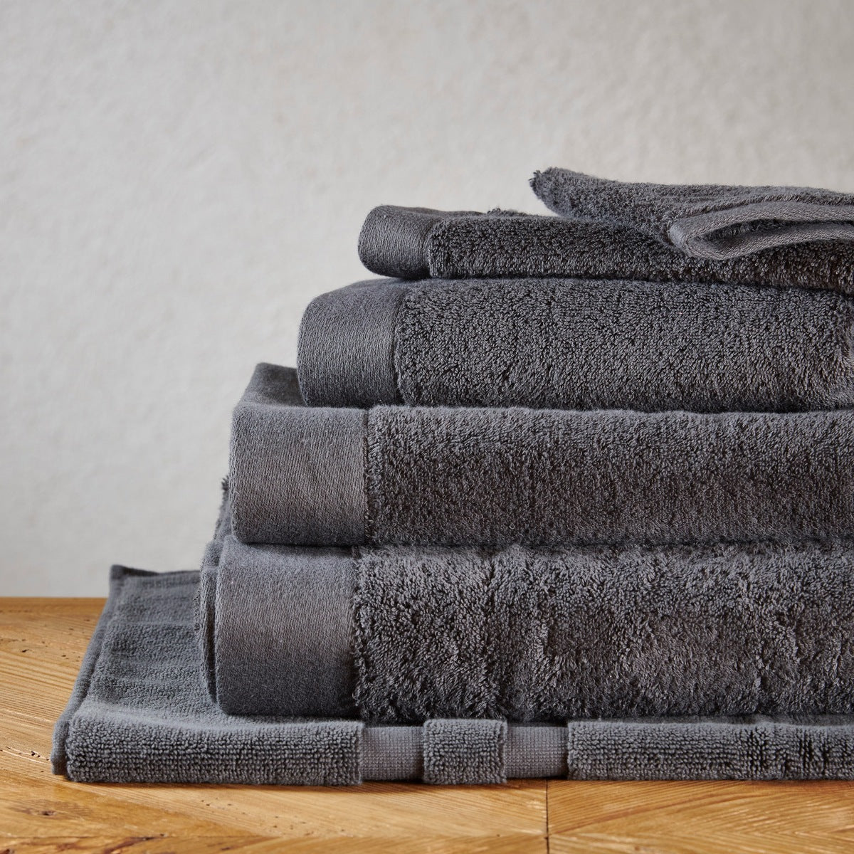 Drap de bain Sérénité - 100% Coton 650g/m² #Couleur_REGLISSE