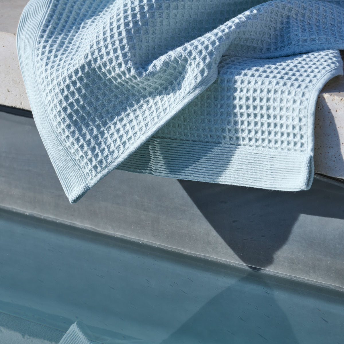 drap de bain en nid abeille bord de piscine #Couleur_CELESTE