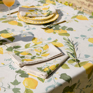 Serviettes de table assorties – finition et tombé