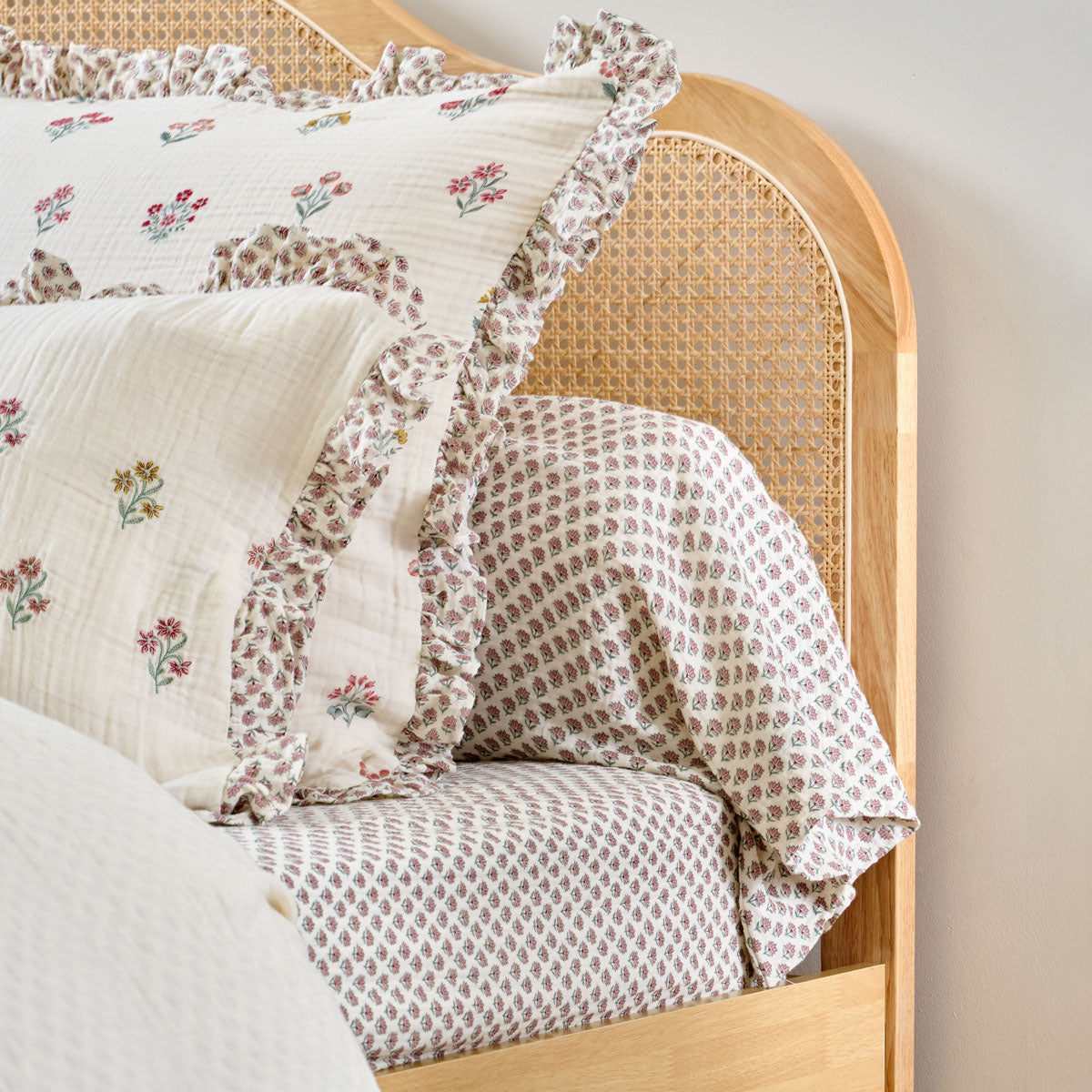 Le drap-housse Néroli coordonné à la housse de couette et aux taies de la collection