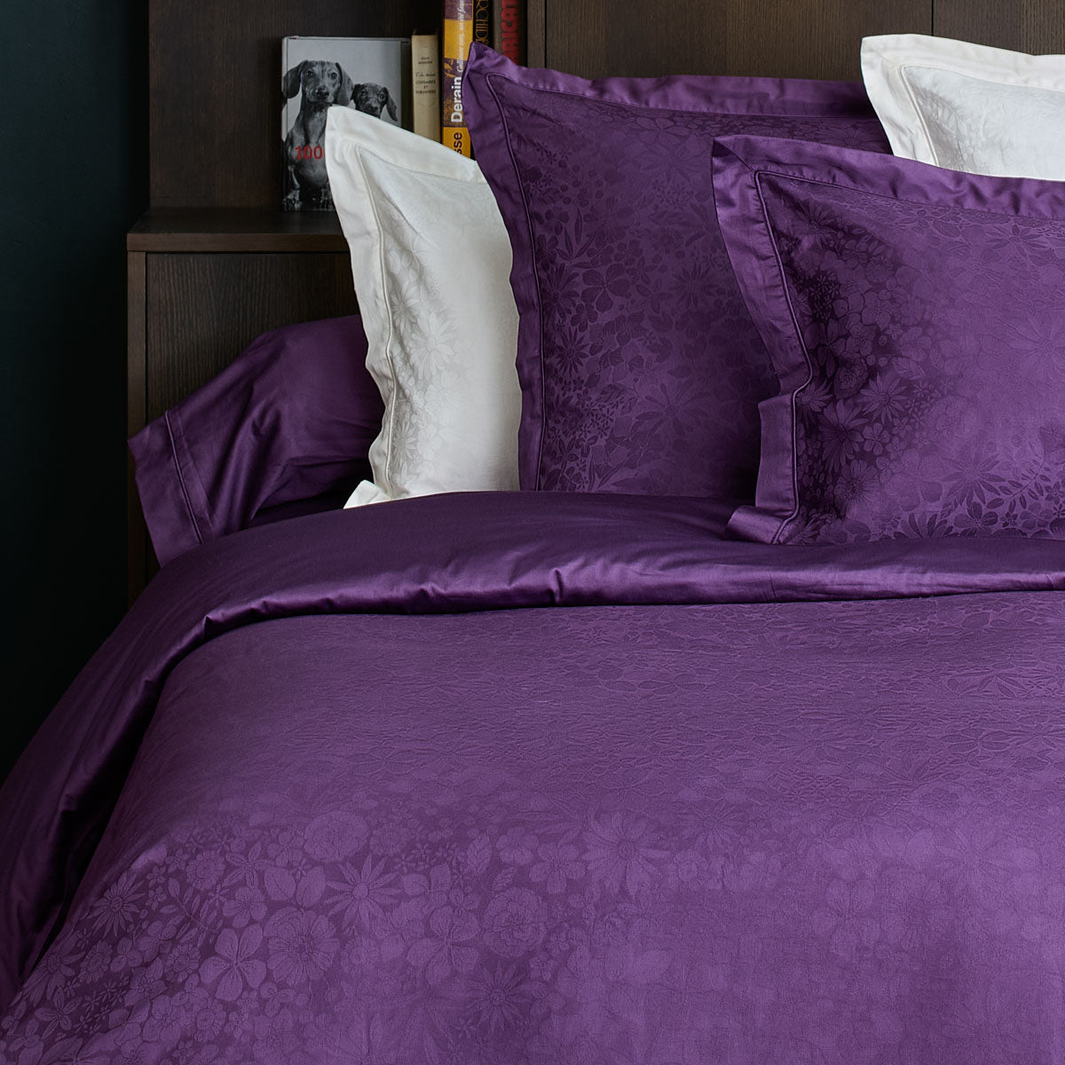 taie de traversin unie violet en satin de coton et passepoil #Couleur_VIOLET