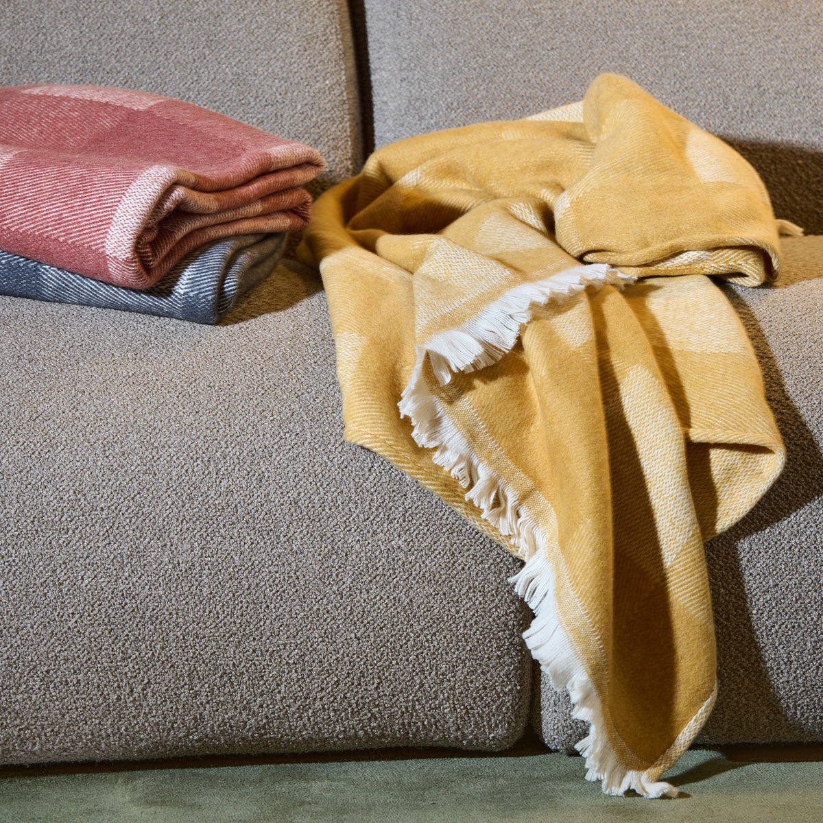Plaid Ocre à franges écrues #Couleur_OCRE